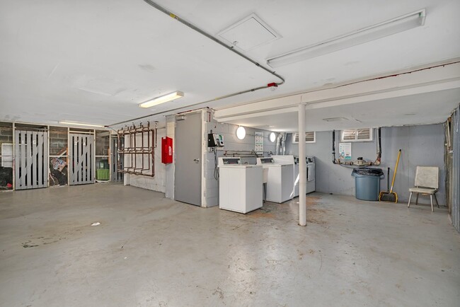 Building Photo - 24 N Parkside Ave