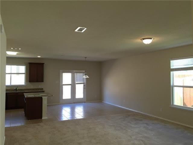 Building Photo - 2205 Arrowhead Dr