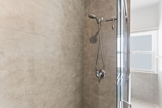 Building Photo - 903 Pine St