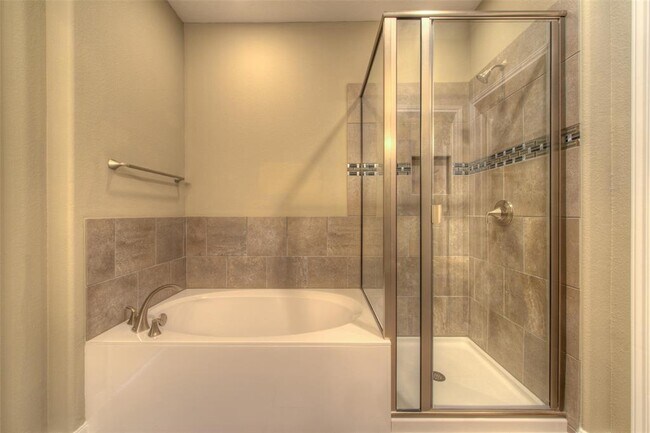 Building Photo - 405 S Meadowlark St