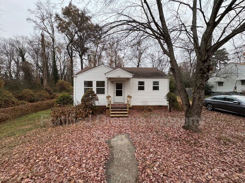 Building Photo - 1702 J Ave