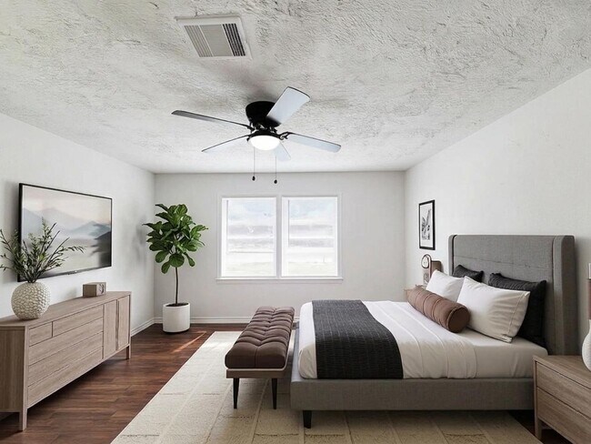 Building Photo - Welcome to this inviting single-family residence in the desirable South Park/Sunnyside area of Ho...
