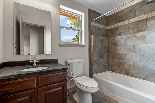 Building Photo - 1275 S Clayton St