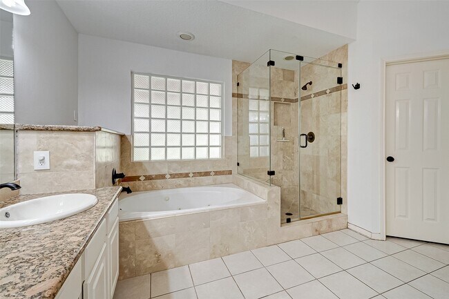 Building Photo - 22926 Rainbow Bend Ln