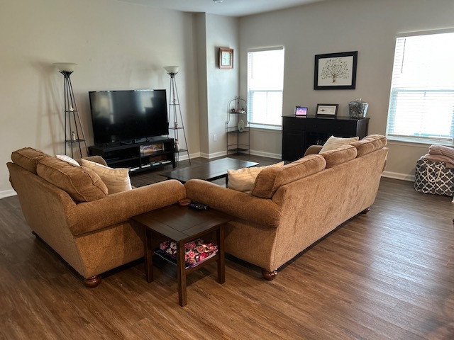 Building Photo - 3402 Foxglove Dr