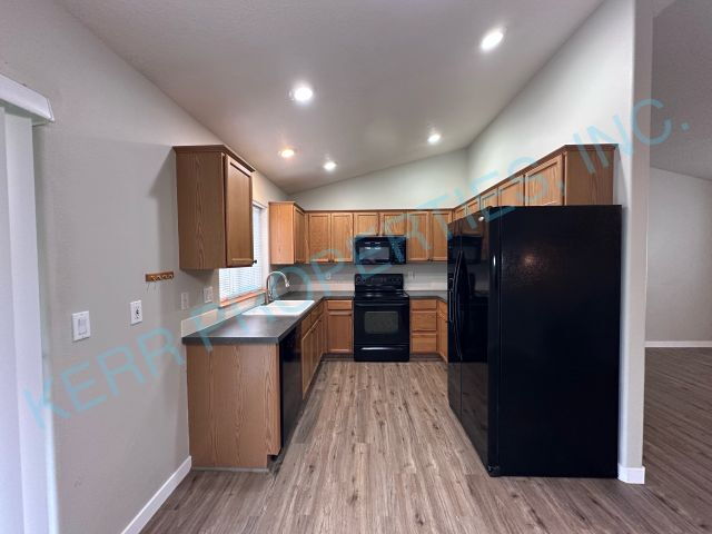 Building Photo - Charming 3-Bed Oasis with 2.5 Baths in Sandy, OR – Spacious 1,542 Sq Ft Gem on Jade Glen Ave!