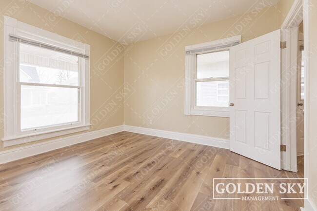 Building Photo - 407 N Plum St