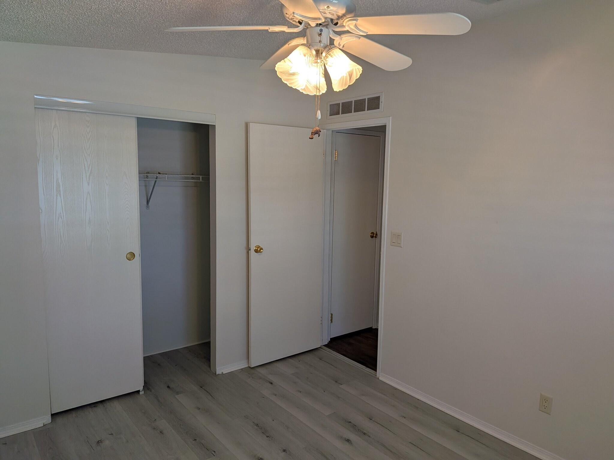 Building Photo - 215 Tiger Lilly Dr