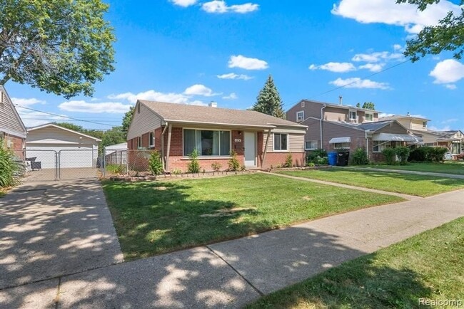 Building Photo - Gorgeous Madison Heights Gem!