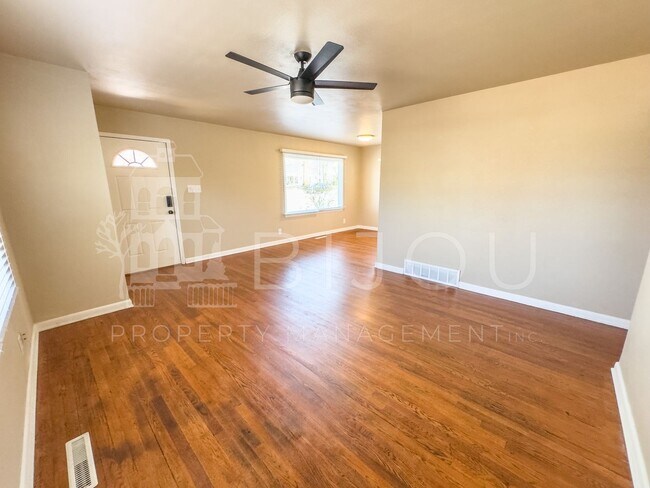 Building Photo - Downtown Ranch Home with View of Pikes Peak