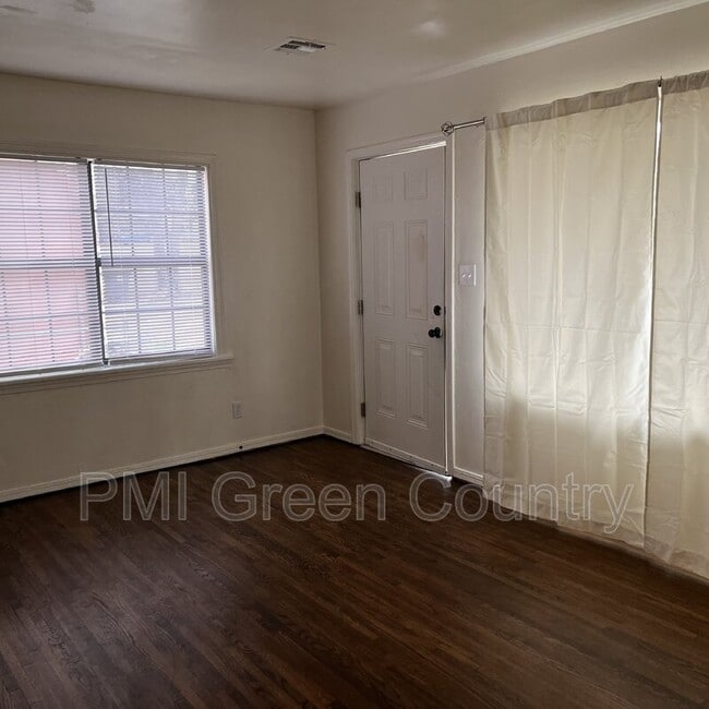 Building Photo - 1220 N Urbana Ave