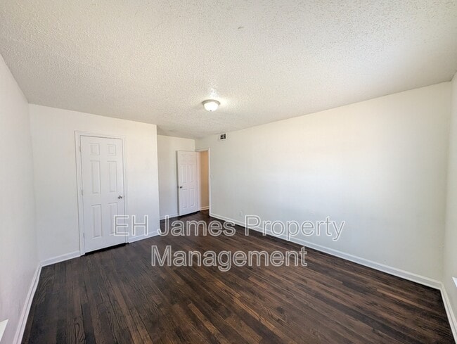 Building Photo - 1627 N Denver Ave