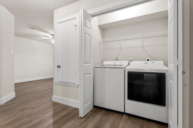 Building Photo - 410 Bandstand Ln