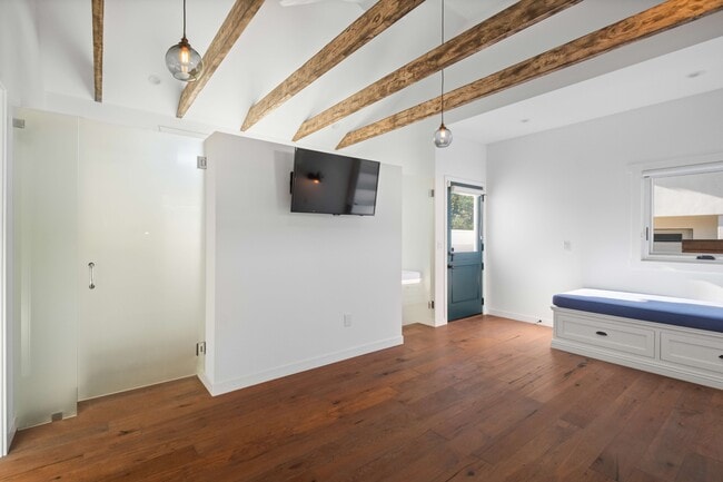 Building Photo - 2813 Military Ave