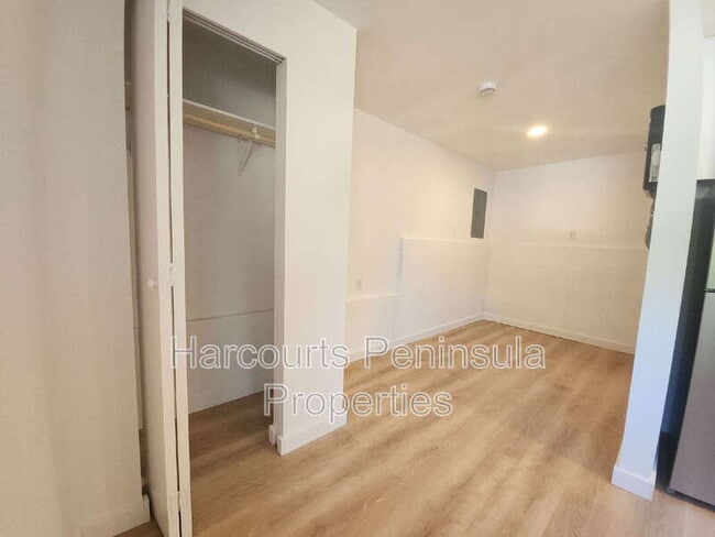 Building Photo - 35 NE Torval Canyon Rd