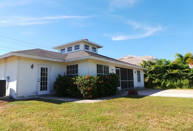 Building Photo - 209 S Heathwood Dr