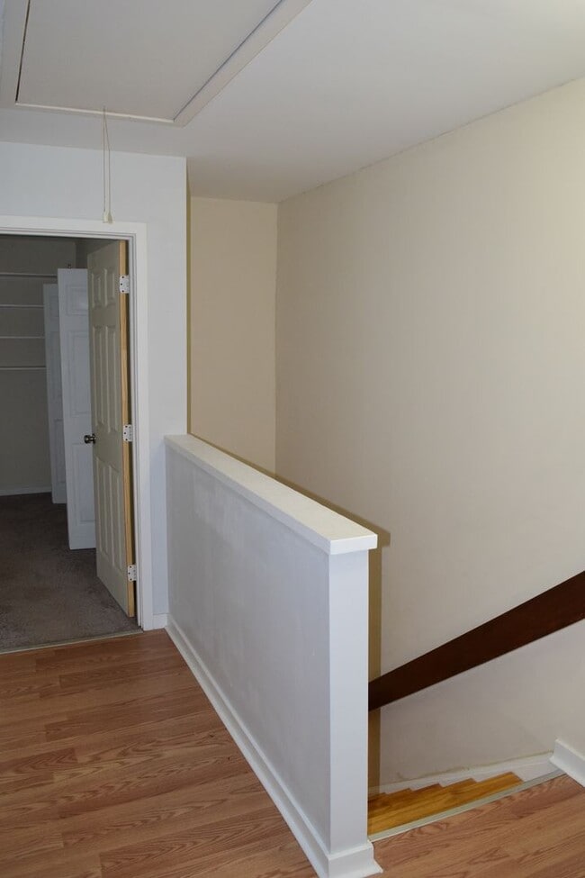 Building Photo - Great Bon Air Townhouse Convenient to ever...