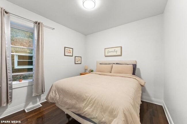 Building Photo - 1621 N McVicker Ave