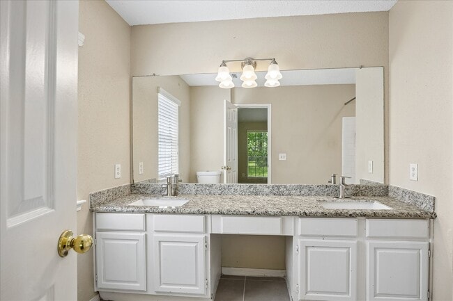 Building Photo - 3207 Rimrock Dr