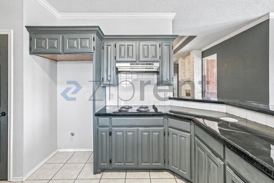 Building Photo - Unit