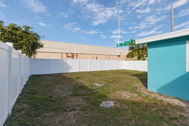 Building Photo - 3117 W La Salle St