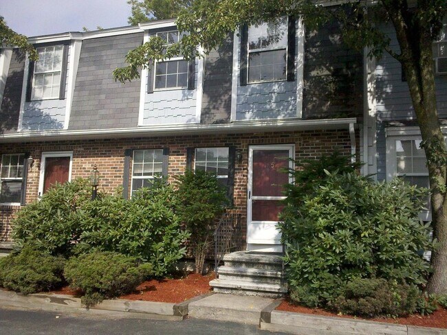 Building Photo - 1847 Middlesex St