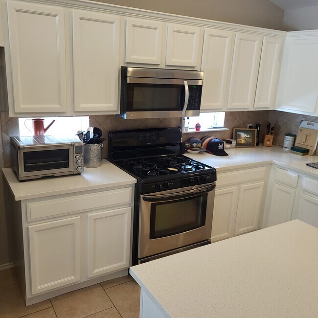 Building Photo - 1021 Rawhide Trl