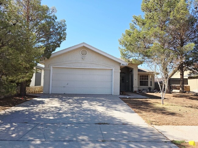Primary Photo - Charming 3 Bedroom, 2 bath Home in West El...