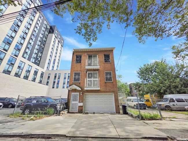 Building Photo - 14 Nevin St