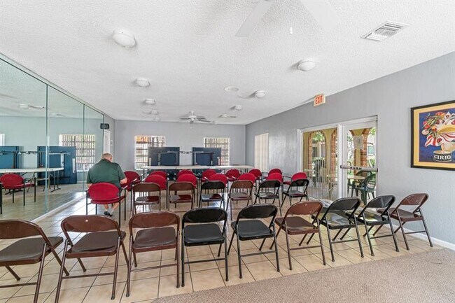 Building Photo - 253 S Cypress Rd