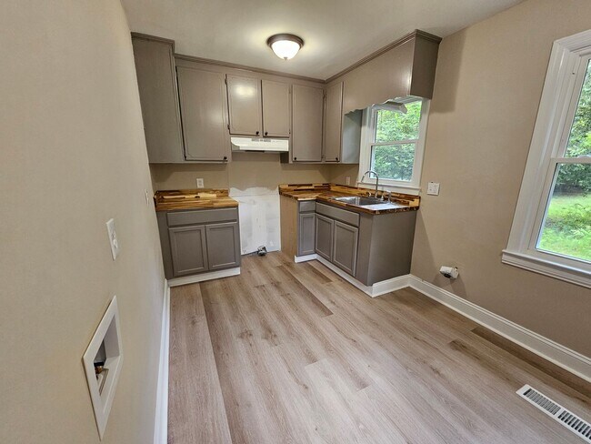 Building Photo - 85 Morningside Dr