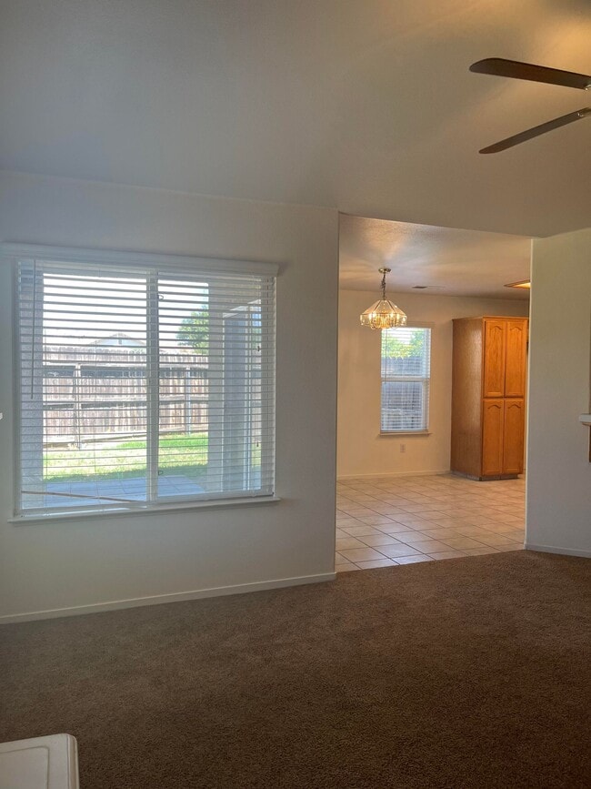 Building Photo - 950 Geneva Dr