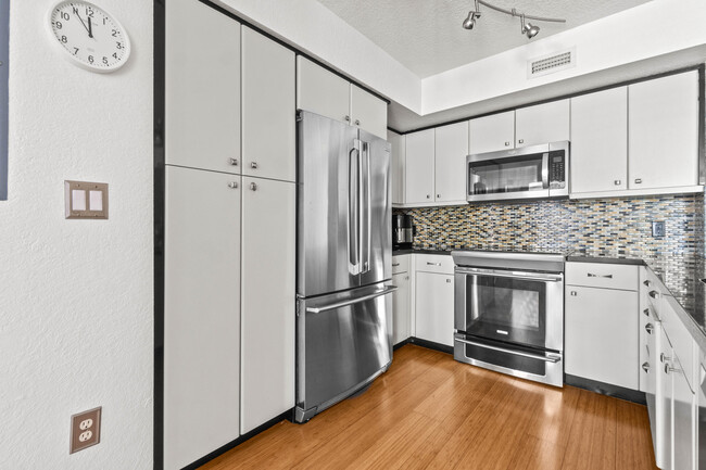 Building Photo - 1801 N Flagler Dr