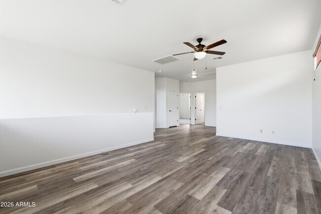Building Photo - 4157 E Santa Fe Ln