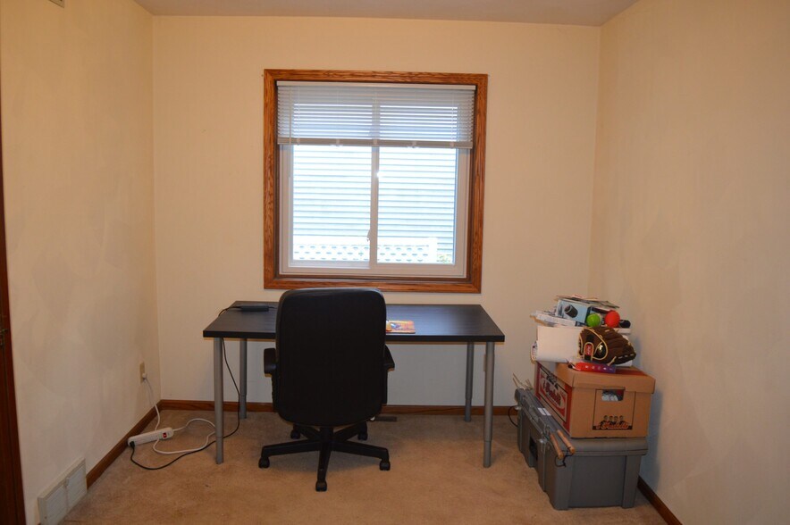 Building Photo - 7917 W Oakbrook Cir