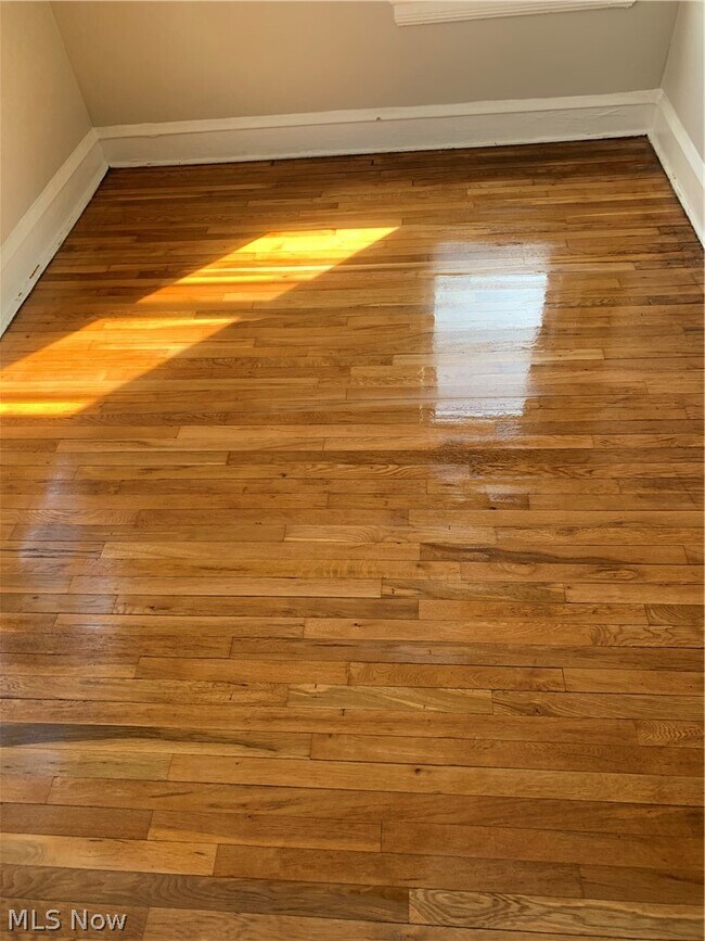 Building Photo - 1311 W 69th St