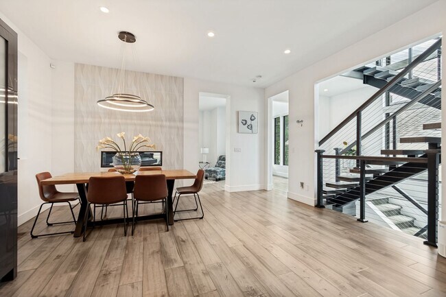 Building Photo - Fully Furnished Luxury Home In The Avenues