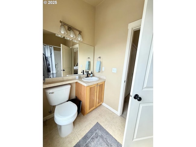 Building Photo - Spacious 2BD/2.5BA Townhome in the Heart o...