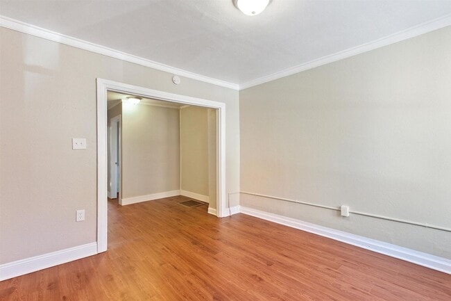 Building Photo - Charming 3 Bed, 1.5 Bath Home in York Pa!