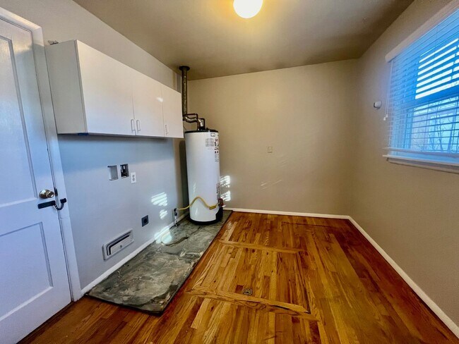 Building Photo - Charming 2 bedroom rancher located in central Colorado Springs!