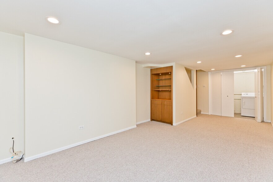 Building Photo - 588 W Hawthorn Pl