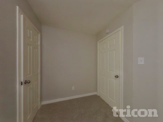 Building Photo - 729 Forest Ln Dr