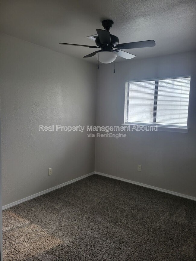 Building Photo - 101 E Broadway St