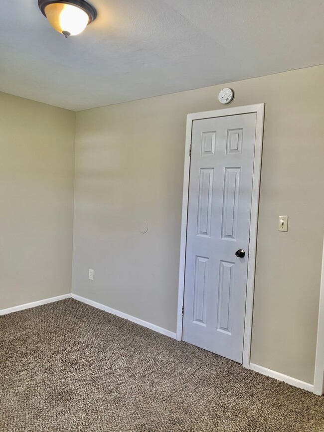 Building Photo - 8038 Evesborough Dr