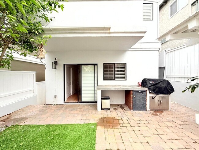 Building Photo - Fantastic 2-Story Home 3 bed 2.5 bath with backyard in Prime Golden Hills-Redondo Beach