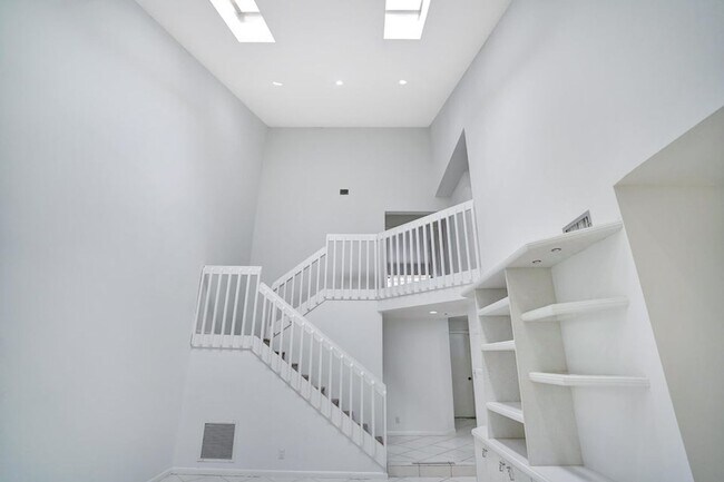 Building Photo - 7714 La Mirada Dr