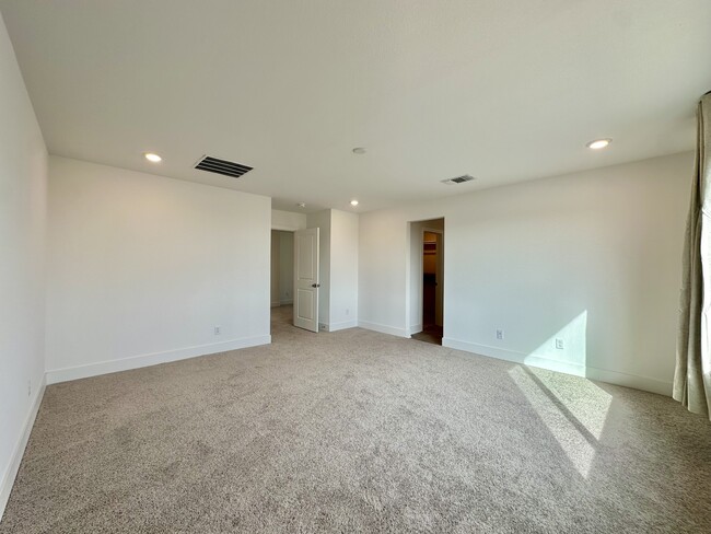 Building Photo - 8044 Texas Hls St