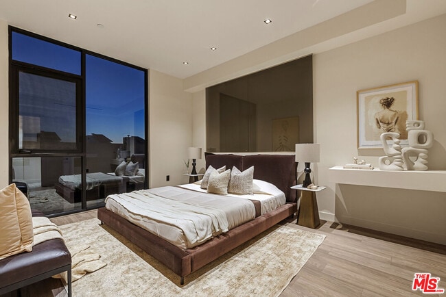 Building Photo - 1021 N Ogden Dr