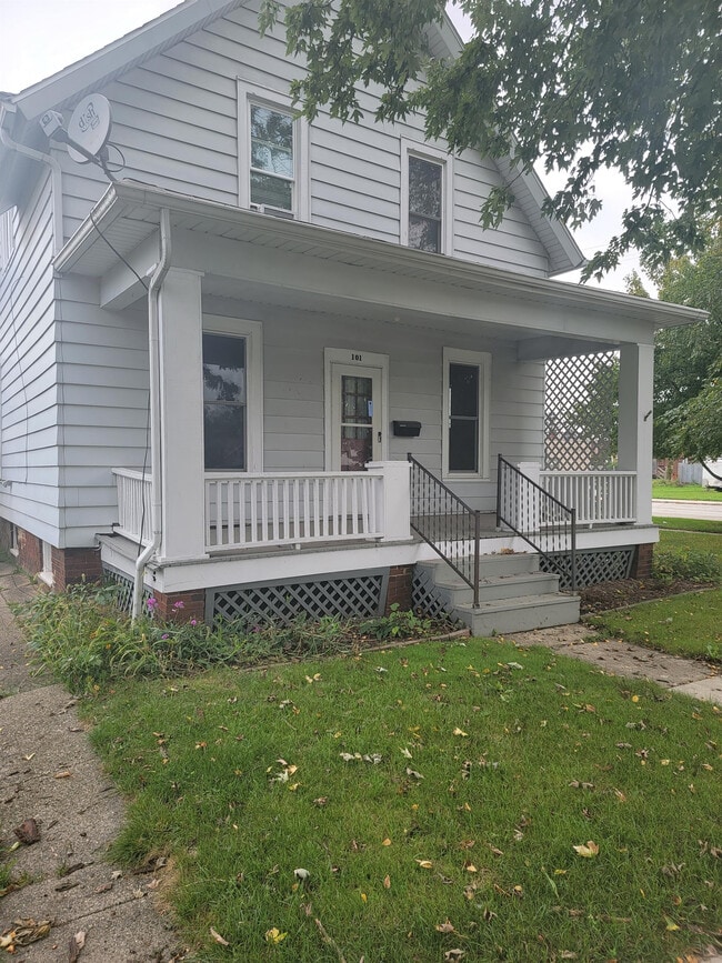 Primary Photo - 304 1/2 State St