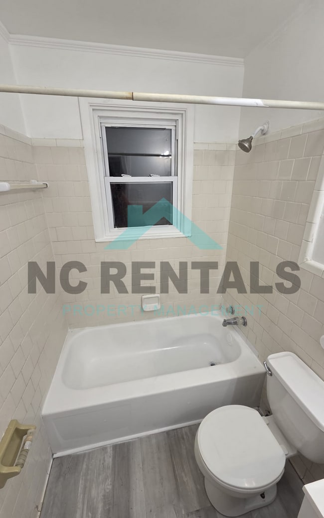 Building Photo - 527 Swain Dr